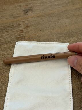 RHODE Peptide Lip Shape Lift in Lunge